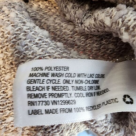 Knox Rose V-Neck Animal Print Sweater - Picture 8 of 9